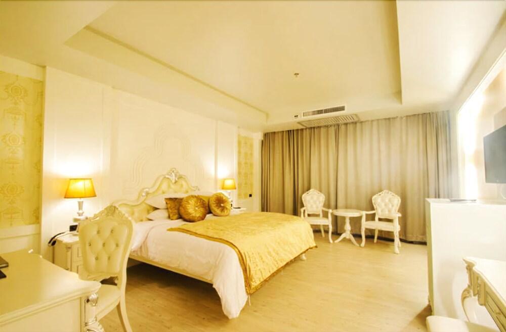 Alvarez Hotel Buriram Esterno foto