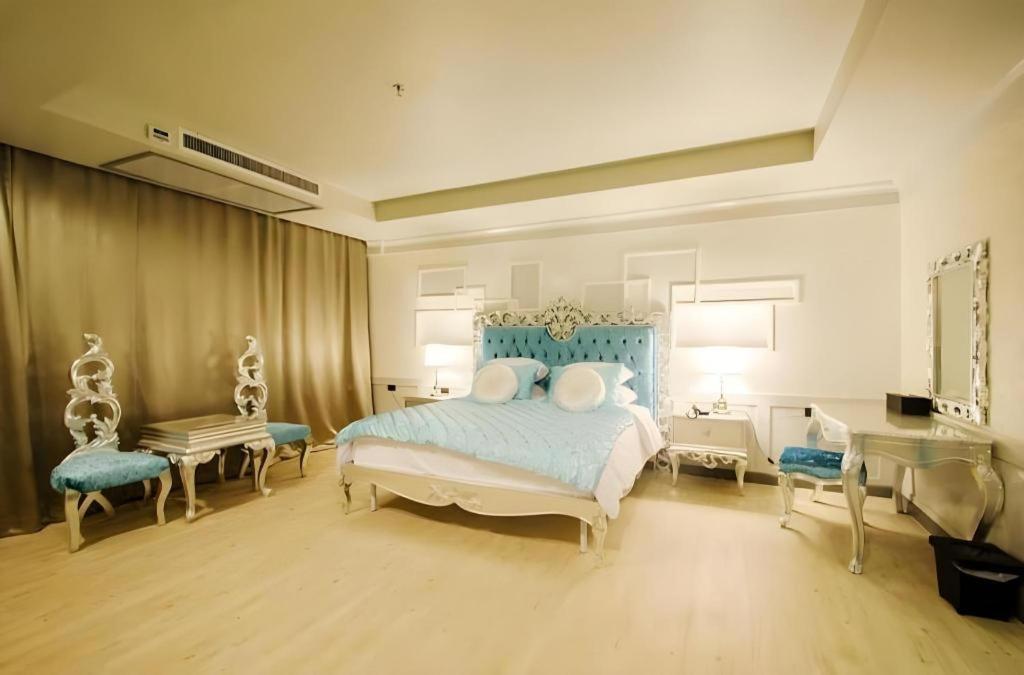 Alvarez Hotel Buriram Esterno foto