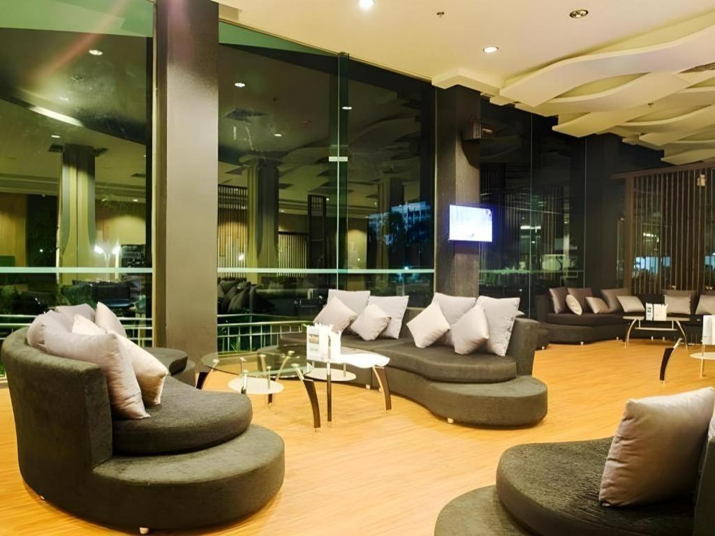 Alvarez Hotel Buriram Esterno foto