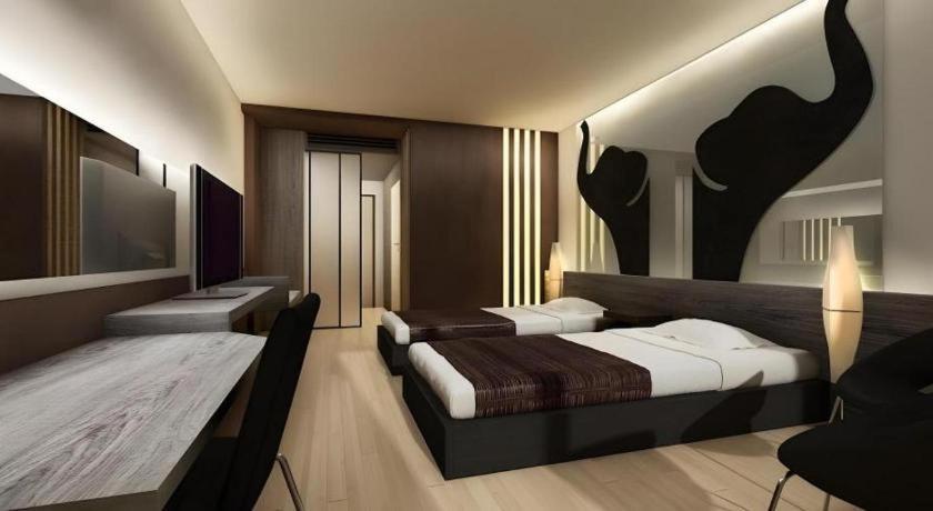 Alvarez Hotel Buriram Esterno foto
