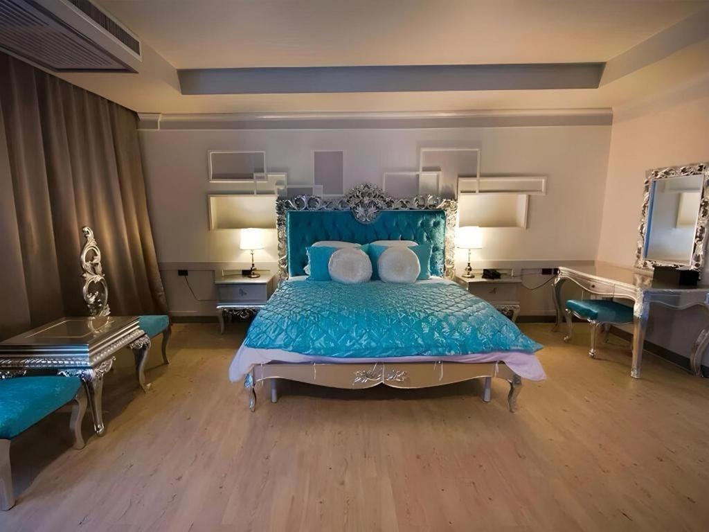 Alvarez Hotel Buriram Esterno foto