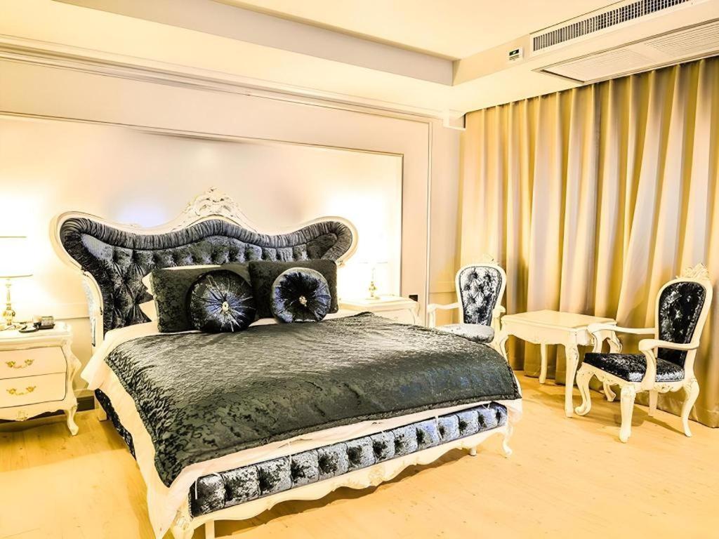 Alvarez Hotel Buriram Esterno foto