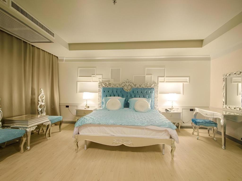 Alvarez Hotel Buriram Esterno foto
