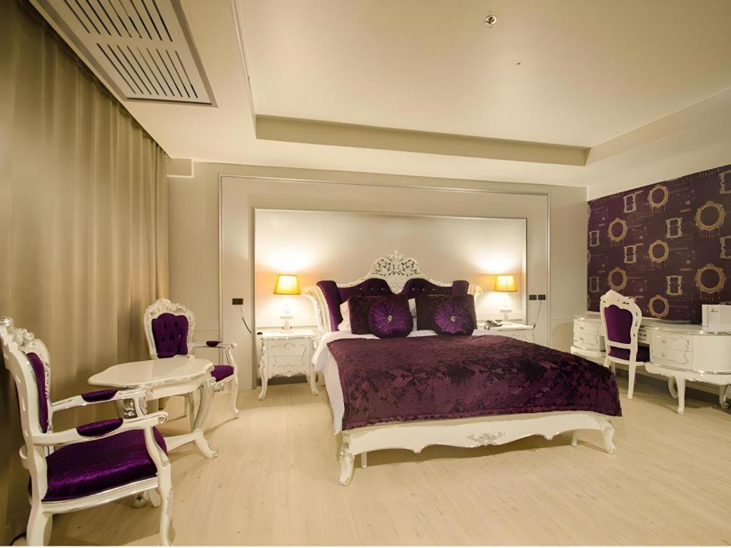 Alvarez Hotel Buriram Esterno foto