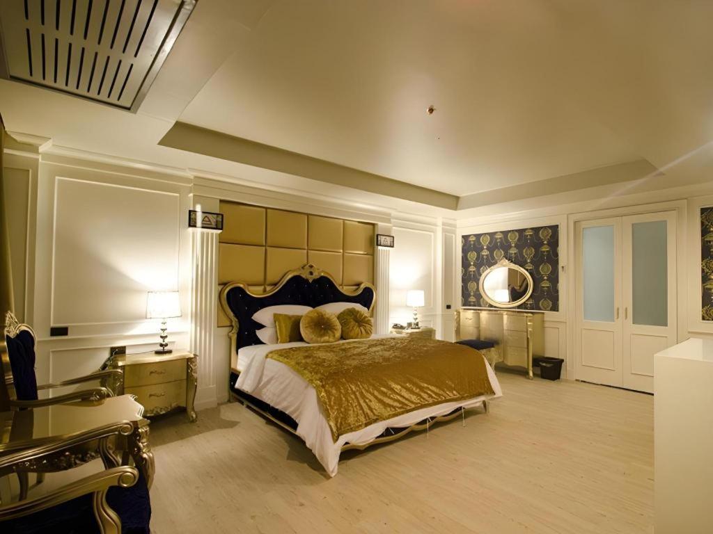 Alvarez Hotel Buriram Esterno foto