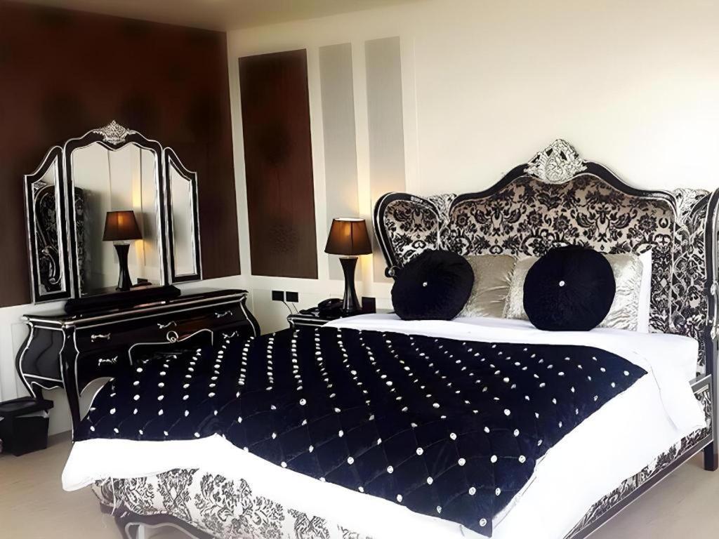 Alvarez Hotel Buriram Esterno foto