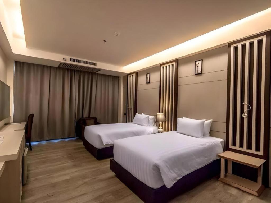 Alvarez Hotel Buriram Esterno foto