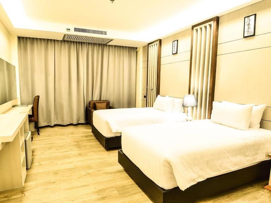 Alvarez Hotel Buriram Esterno foto