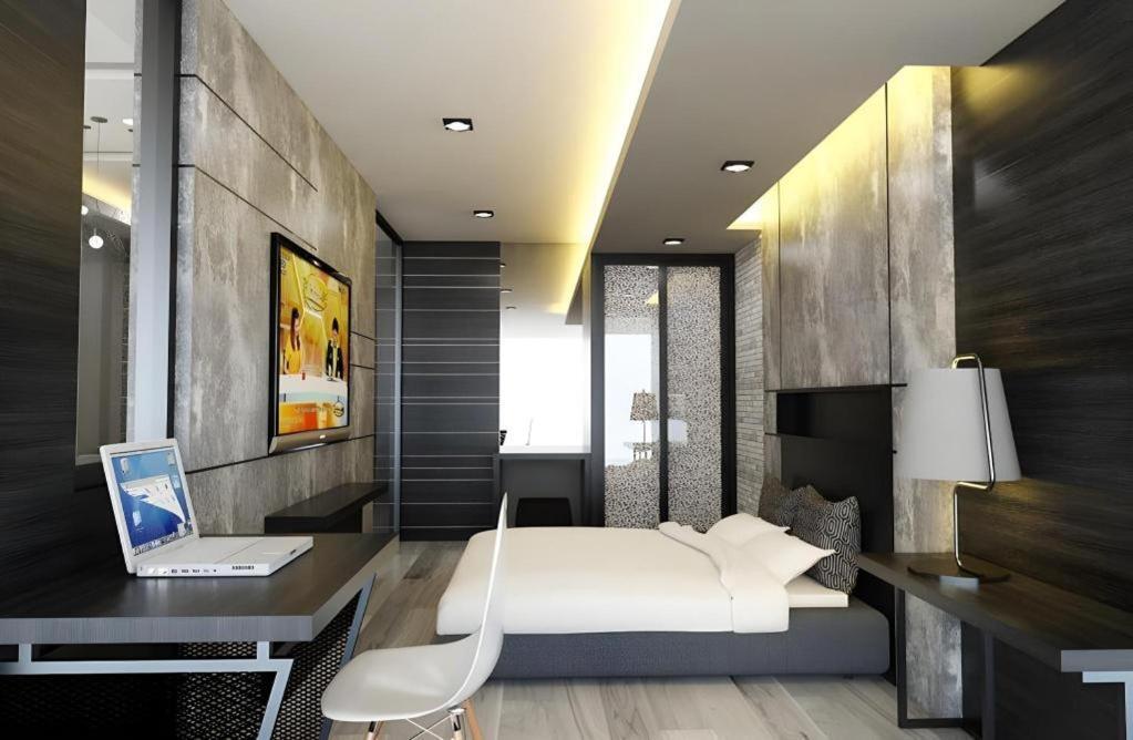 Alvarez Hotel Buriram Esterno foto