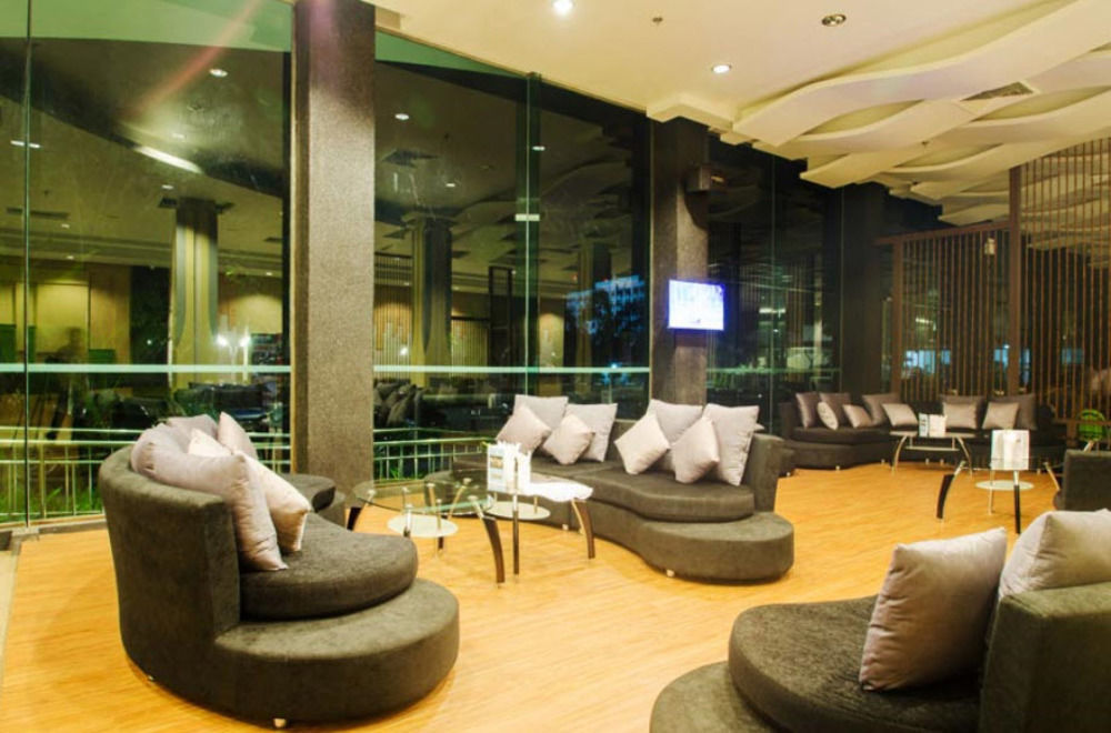 Alvarez Hotel Buriram Esterno foto