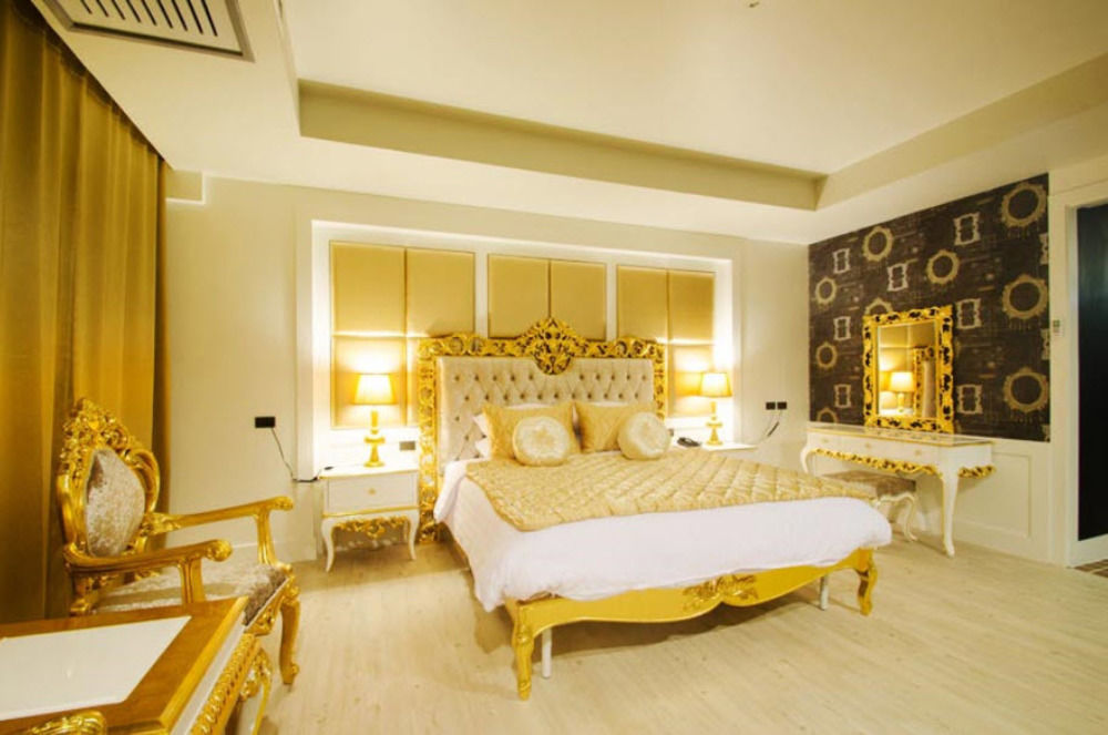 Alvarez Hotel Buriram Esterno foto