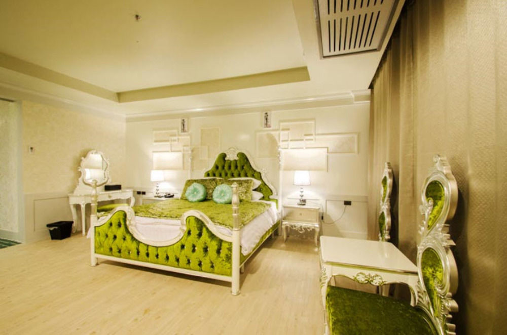 Alvarez Hotel Buriram Esterno foto