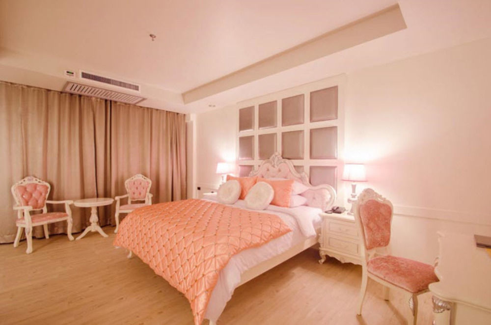 Alvarez Hotel Buriram Esterno foto