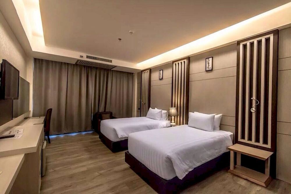Alvarez Hotel Buriram Esterno foto