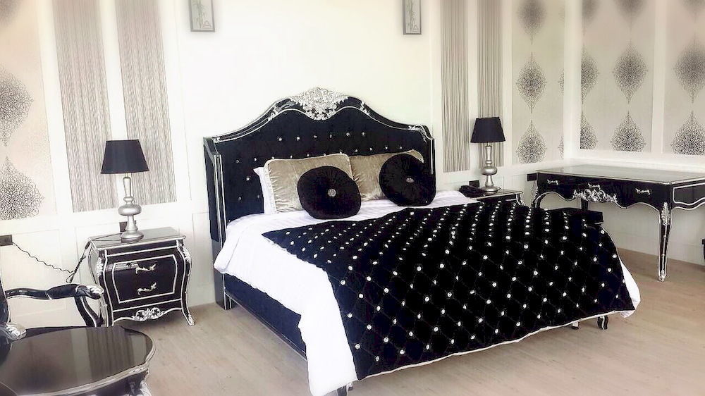 Alvarez Hotel Buriram Esterno foto