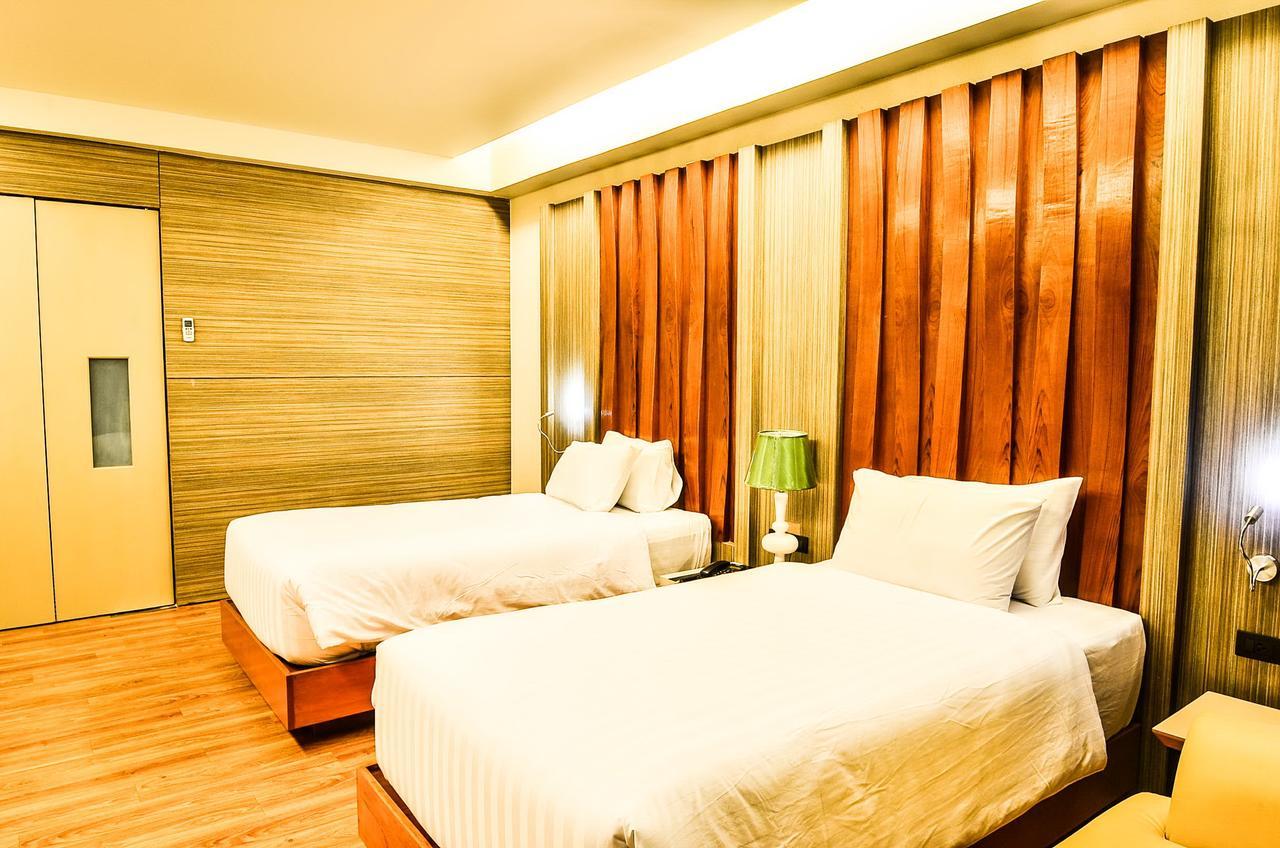 Alvarez Hotel Buriram Esterno foto