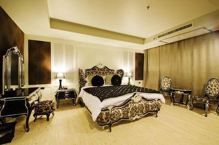 Alvarez Hotel Buriram Esterno foto